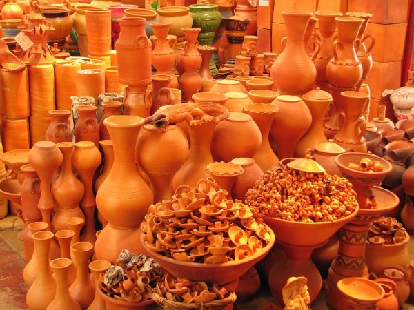 Pottery in Raquira, Colombia with Colombian Highlands (120) Pottery in Raquira, Colombia with Colombian Highlands (120)